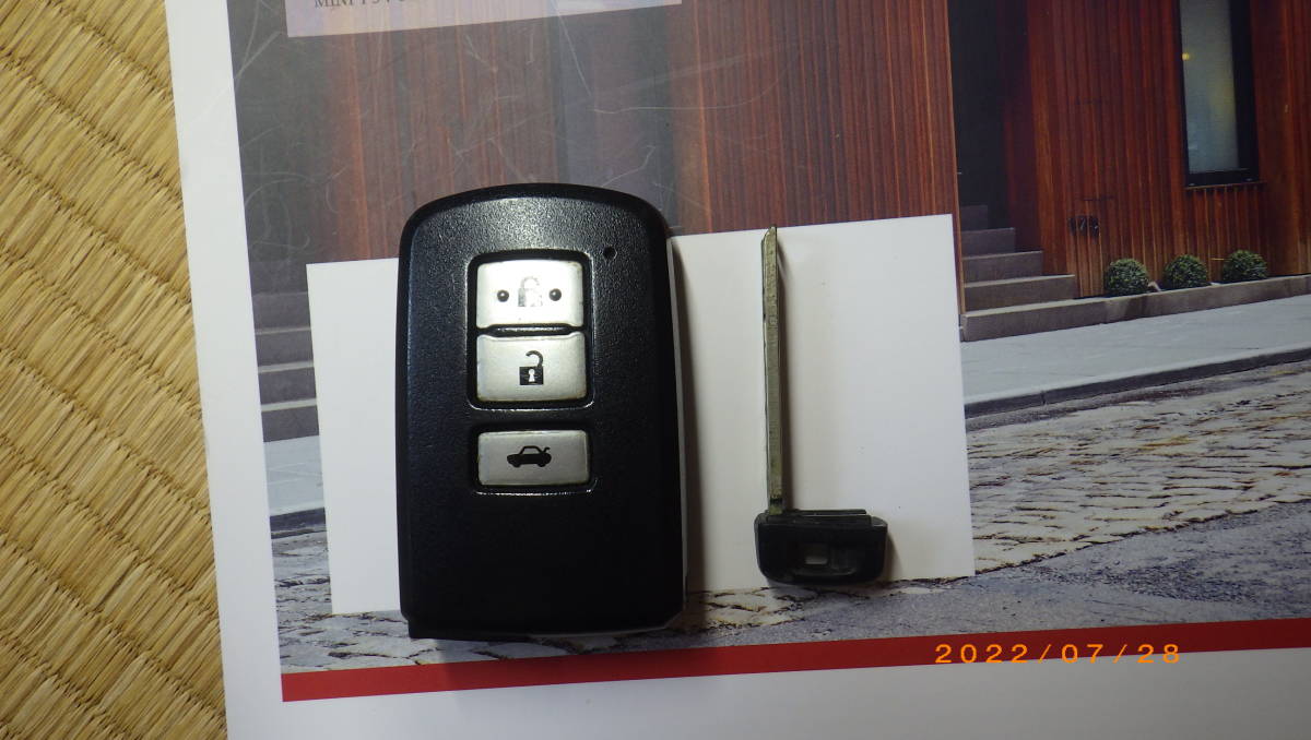 美品純正トヨタカムリ AVV50 スマートキー キーレス トランク