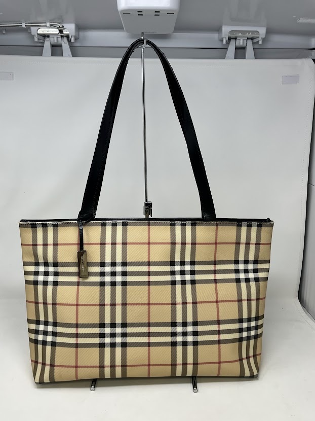 数量限定，定番 BURBERRY バーバリー トートバッグ PVC レザー ノバチェック ショルダーバッグ(トートバッグ)｜売買されたオークション情報、yahooの商品情報をアーカイブ公開 - オークファン かばん、バッグ