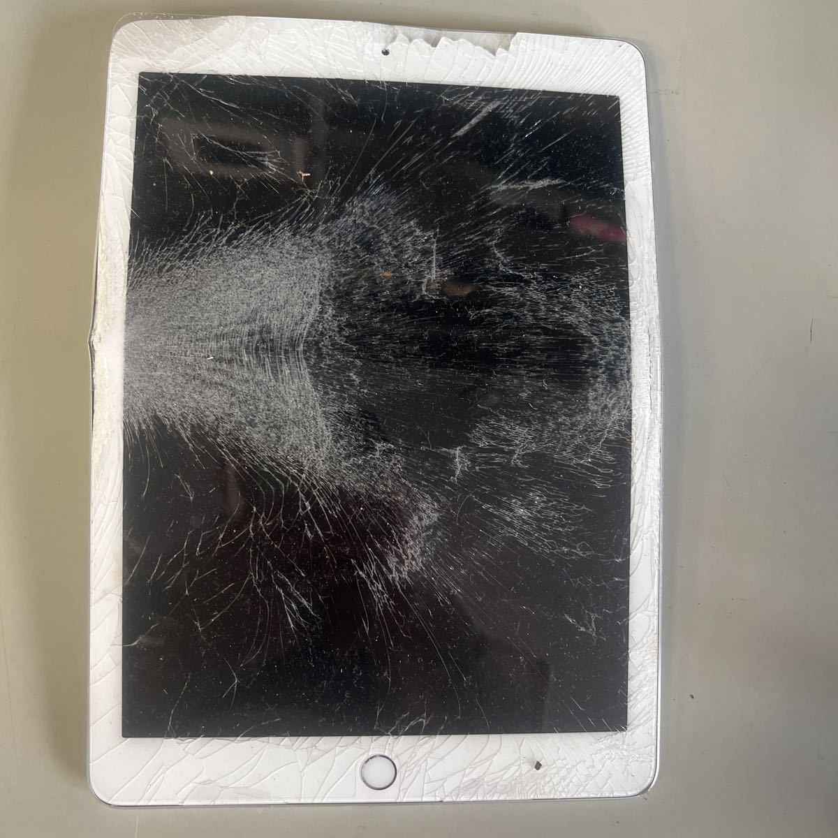 Apple iPad Pro 9.7in A1674 ジャンク(iPad本体)｜売買された