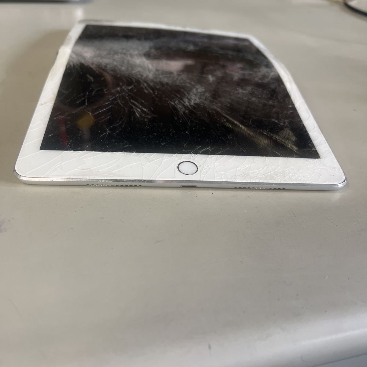 Apple iPad Pro 9.7in A1674 ジャンク(iPad本体)｜売買された
