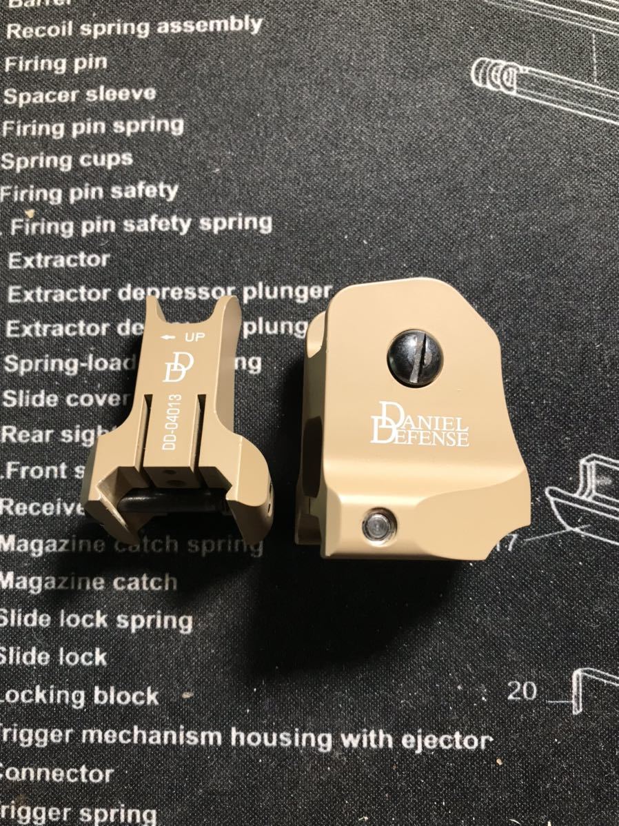 ダニエルディフェンス Daniel DEFENSE タイプ 前後 アイアンサイト