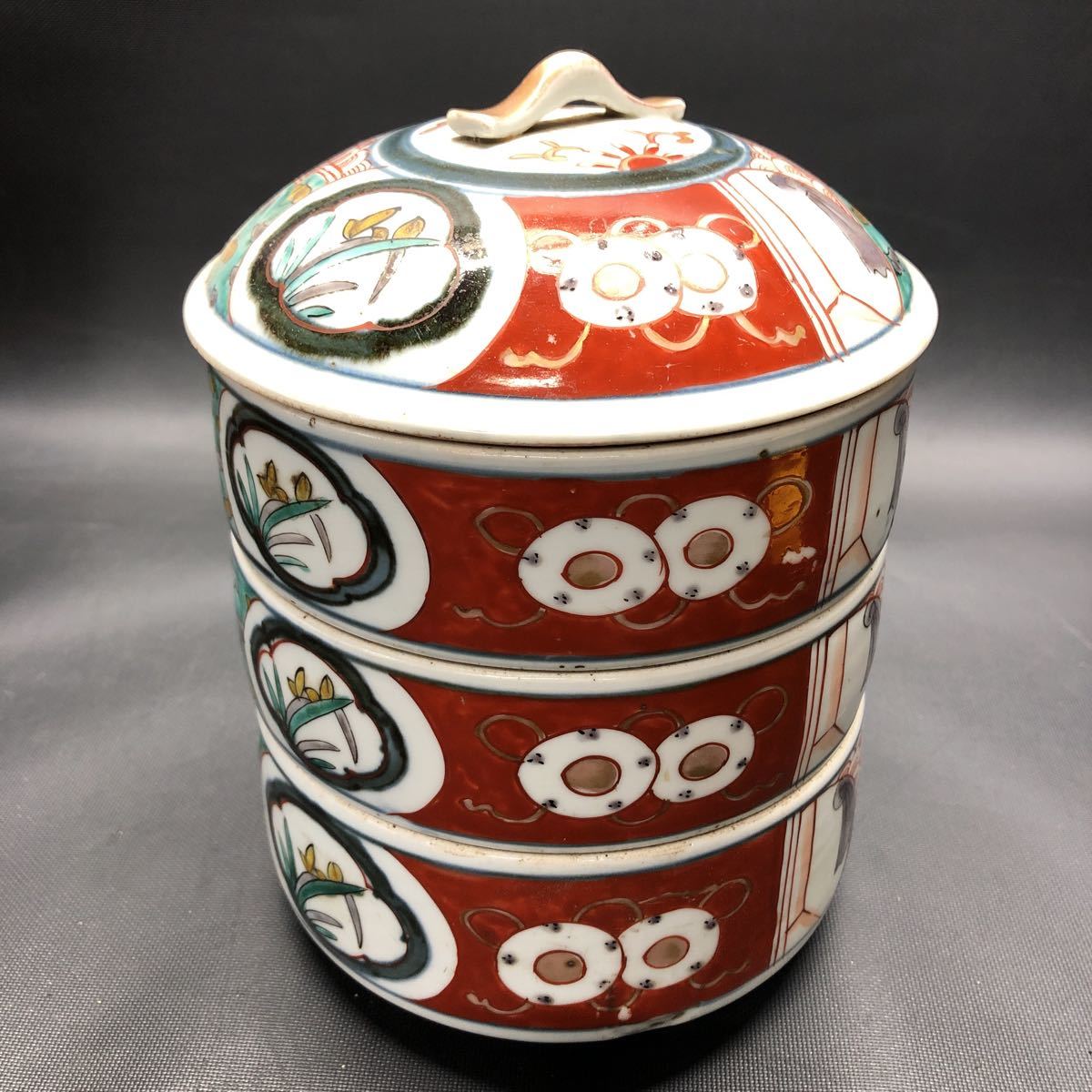 AI1285 古伊万里 3段重 木箱 共箱 伊万里 色絵 赤絵 三段重 陶器 蓋物 