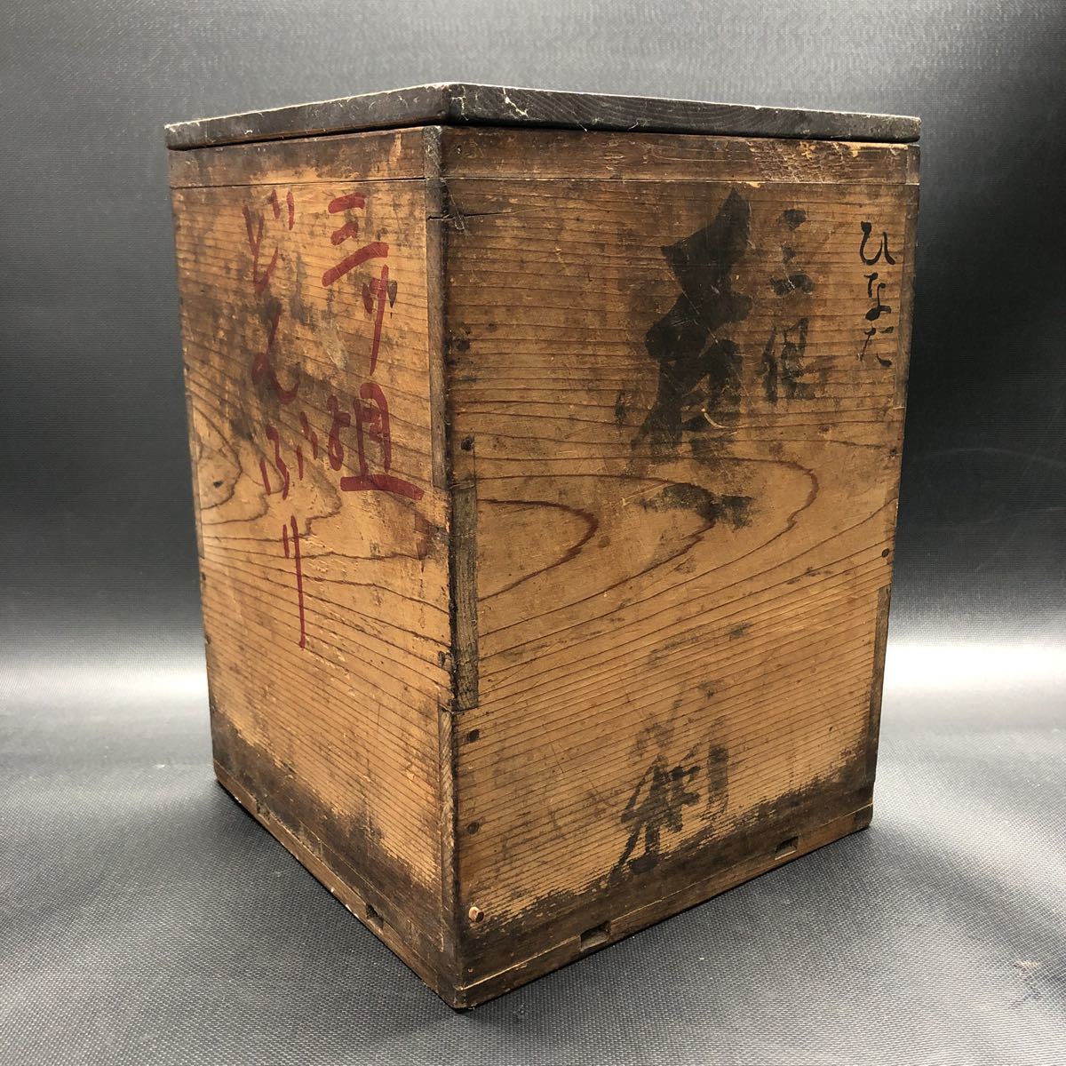 AI1285 古伊万里 3段重 木箱 共箱 伊万里 色絵 赤絵 三段重 陶器 蓋物 