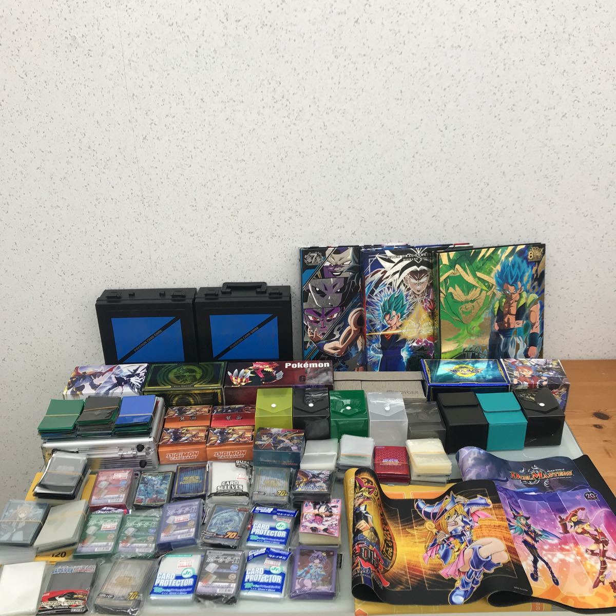 ワンピースカードゲーム　ヘロイン　デッキケース　スリーブ　プレイマット　セット 宅配便のみ】ONE PIECE カードゲーム 1st ANNIVERSARY SET【カード抜き