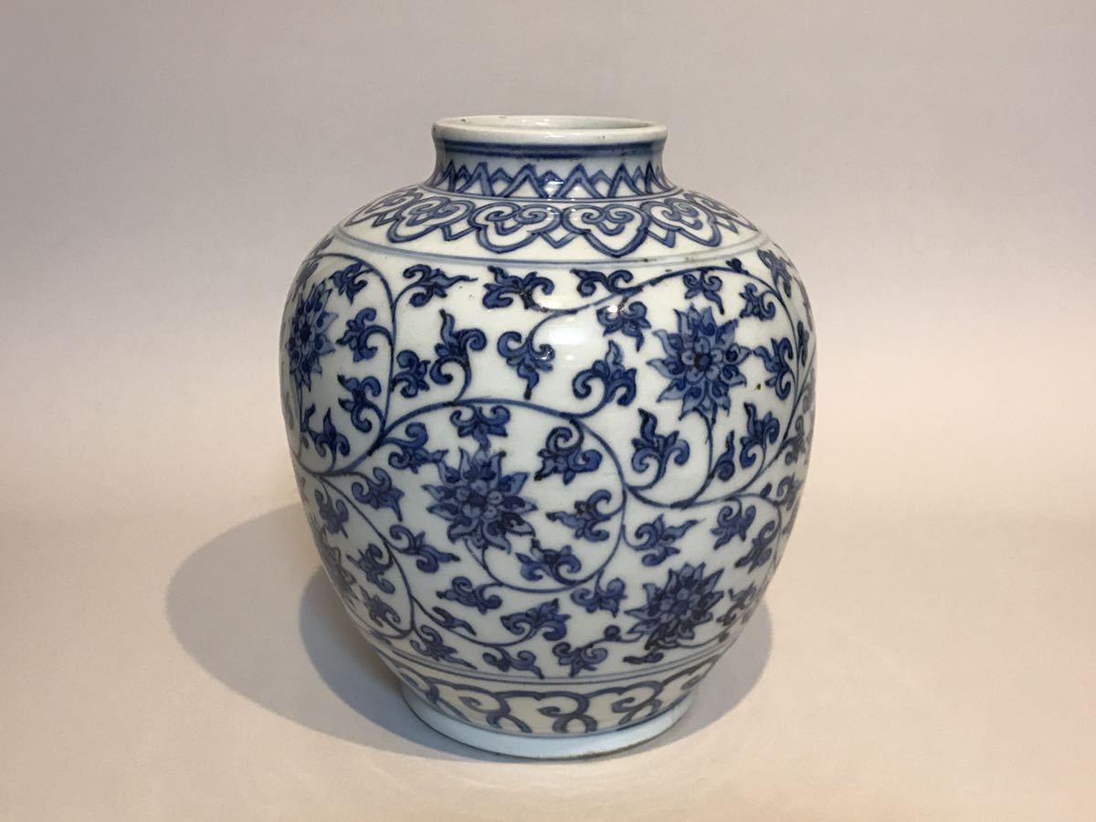 明朝期 染付唐草文壺 大明萬暦年製銘 唐物 中国美術(明)｜売買された