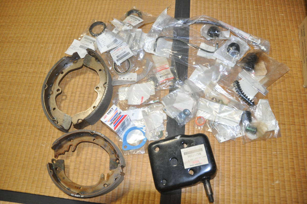 三菱ジープJ53,J55 新旧部品（純正、相当品）廃盤品などいろいろ。JEEP 