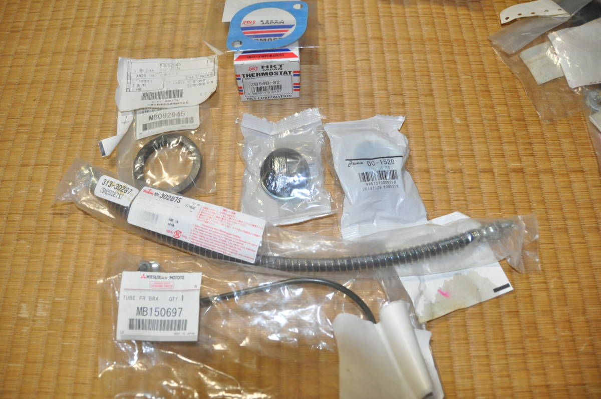 三菱ジープJ53,J55 新旧部品（純正、相当品）廃盤品などいろいろ。JEEP 