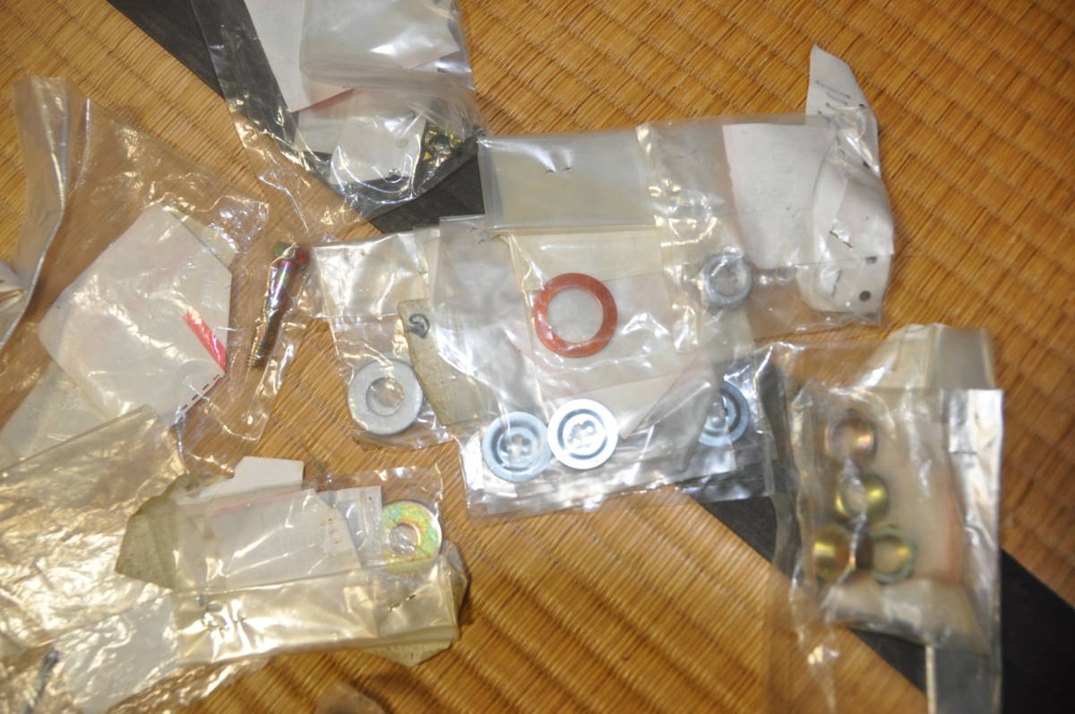 三菱ジープJ53,J55 新旧部品（純正、相当品）廃盤品などいろいろ。JEEP 