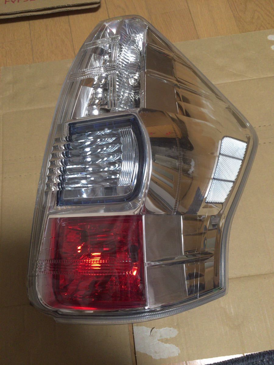 プリウスα テールランプ 右 プリウスα 右テールランプ プリウス