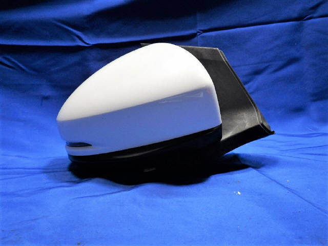 全国無料，大人気 H27年 グレイス GM5 右ドアミラー 白パール NH788P ヒーター付 ウインカー付 9ピン 76208-T9P-J11 GM4 GM6 GM9 ZNo:04000653(ドアミラー)｜売買されたオークション情報、yahooの商品情報をアーカイブ公開 - オ ホンダ用