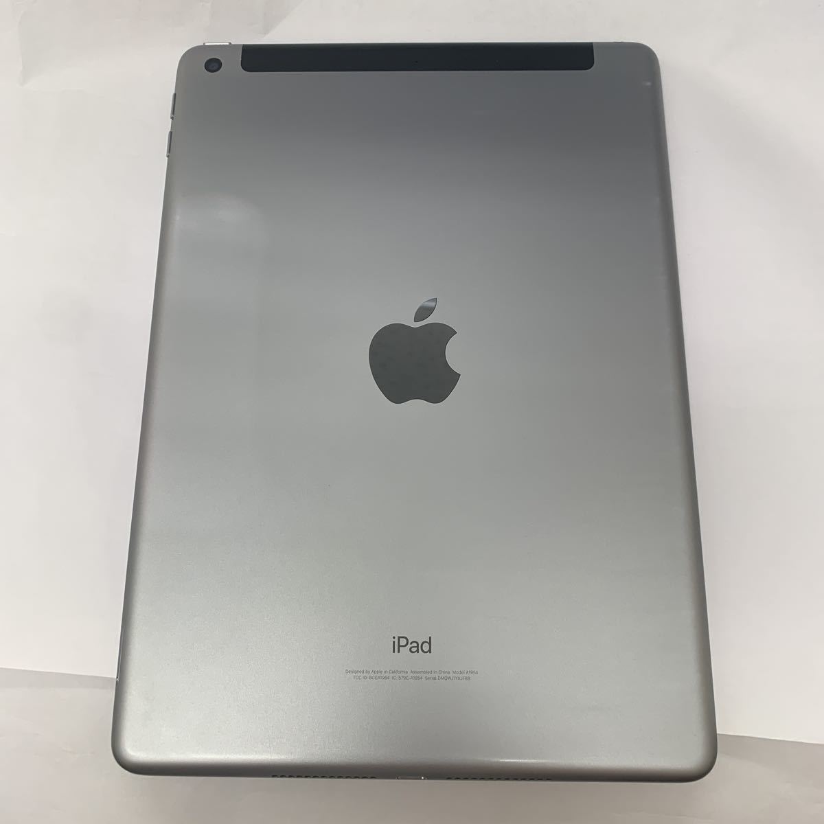 iPad6 (第六世代) 32GB スペースグレイ○白ロム ソフトバンク 中古品