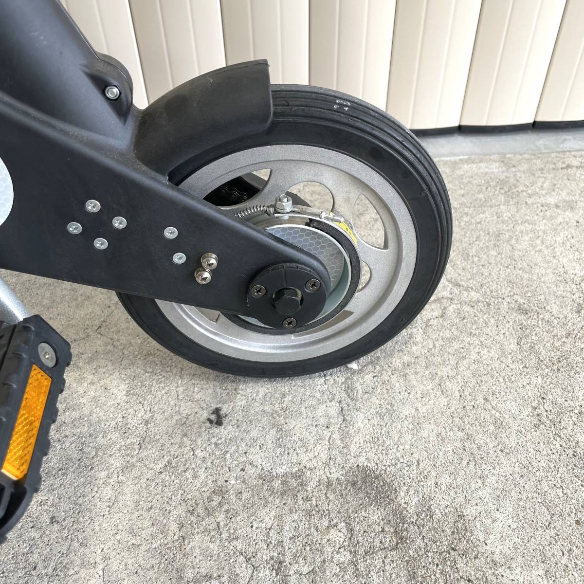 ノーパンクタイヤ 折りたたみ自転車 超軽量 超コンパクト 折り畳み