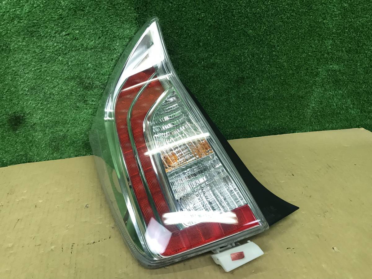 H24年 管0768 DAA-ZVW30 プリウス 後期 純正 テールランプ テール
