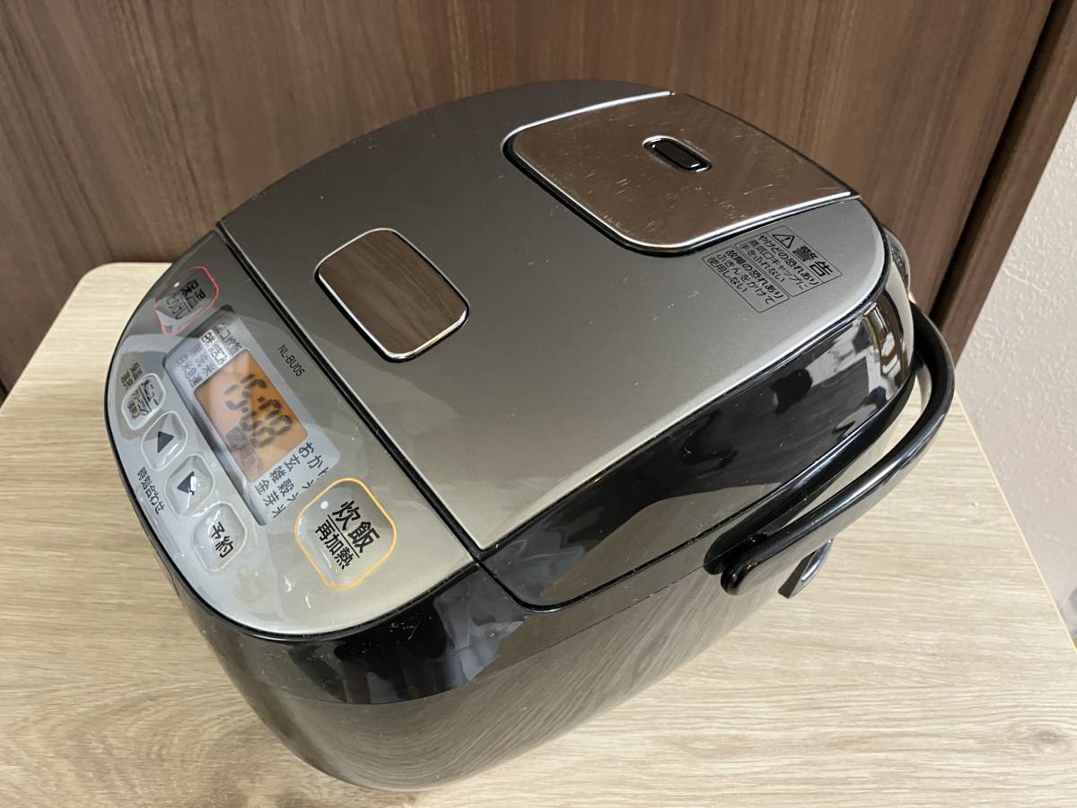 象印□極め炊き 圧力IH炊飯ジャー□0.5〜3合□NP-RL05-WA□黒まる圧釜