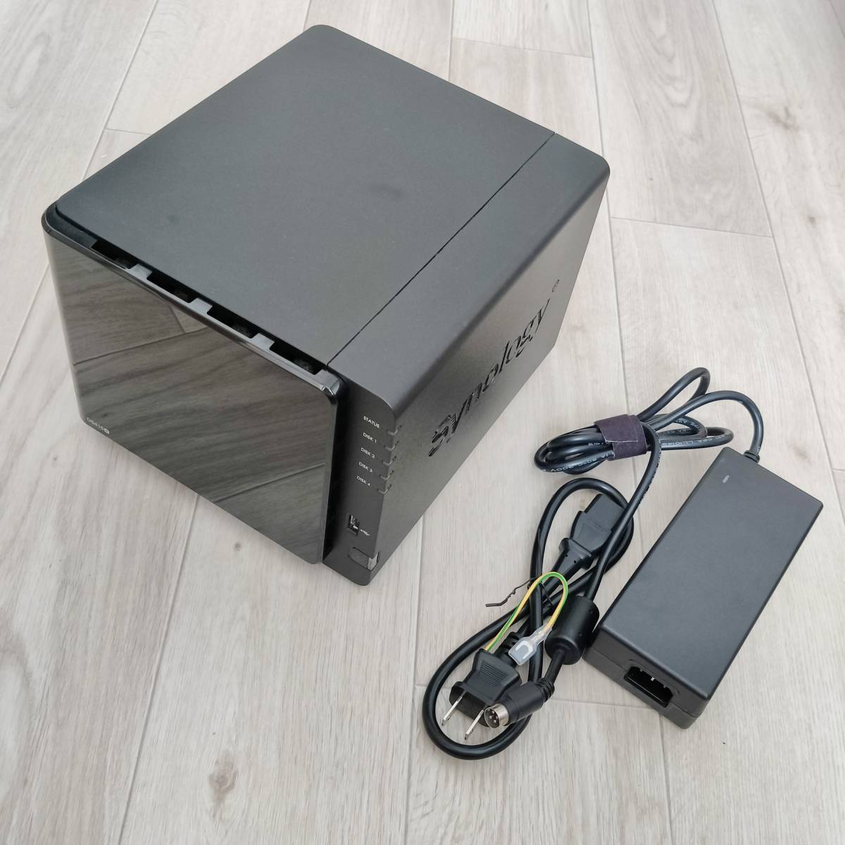 DiskStation Synology DS415+ com: AC Adapter for 12V 8.33A SLLEA