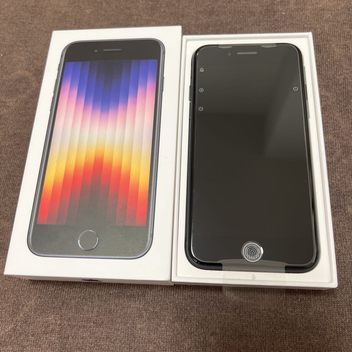 iPhone se 第3世代 64GB Midnight simフリー 新品未使用品 判定 