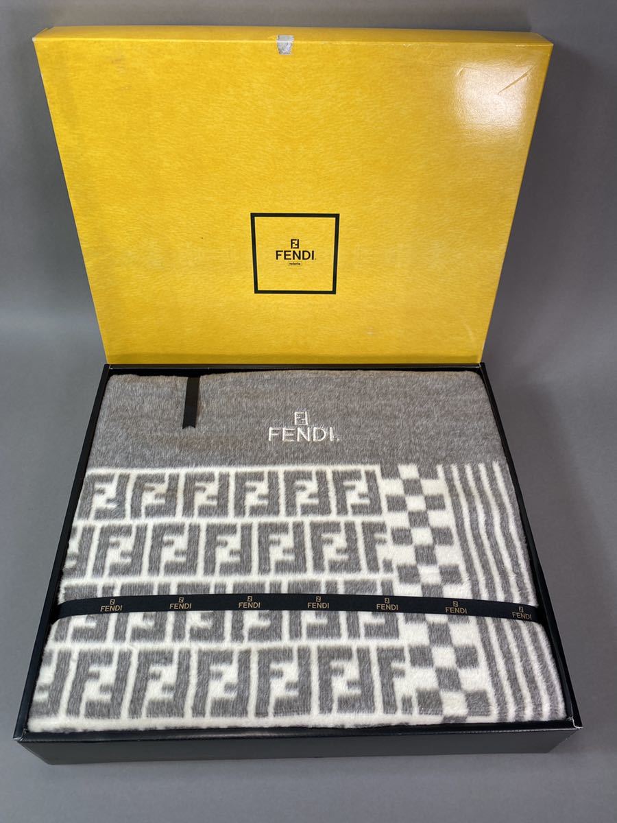 FENDI 綿毛布 ズッカ柄 毛布 フェンディ 公式通販 FENDI（毛布）の 