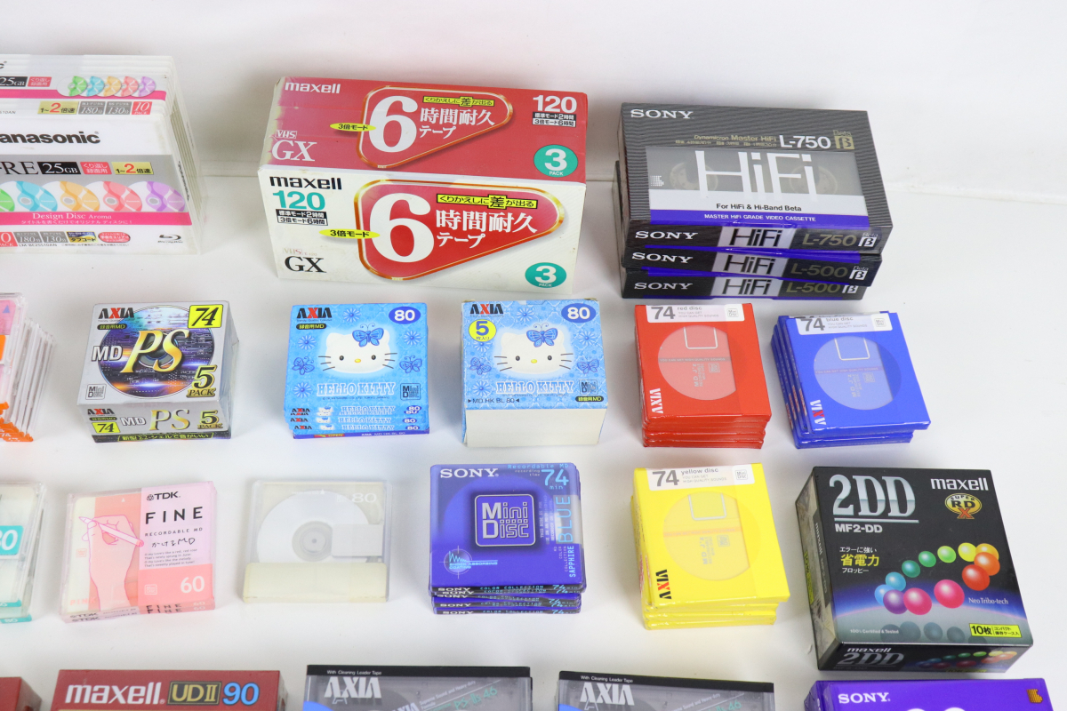 記録媒体 大量まとめ メタルテープ カセットテープ CD-R MD VHS  
