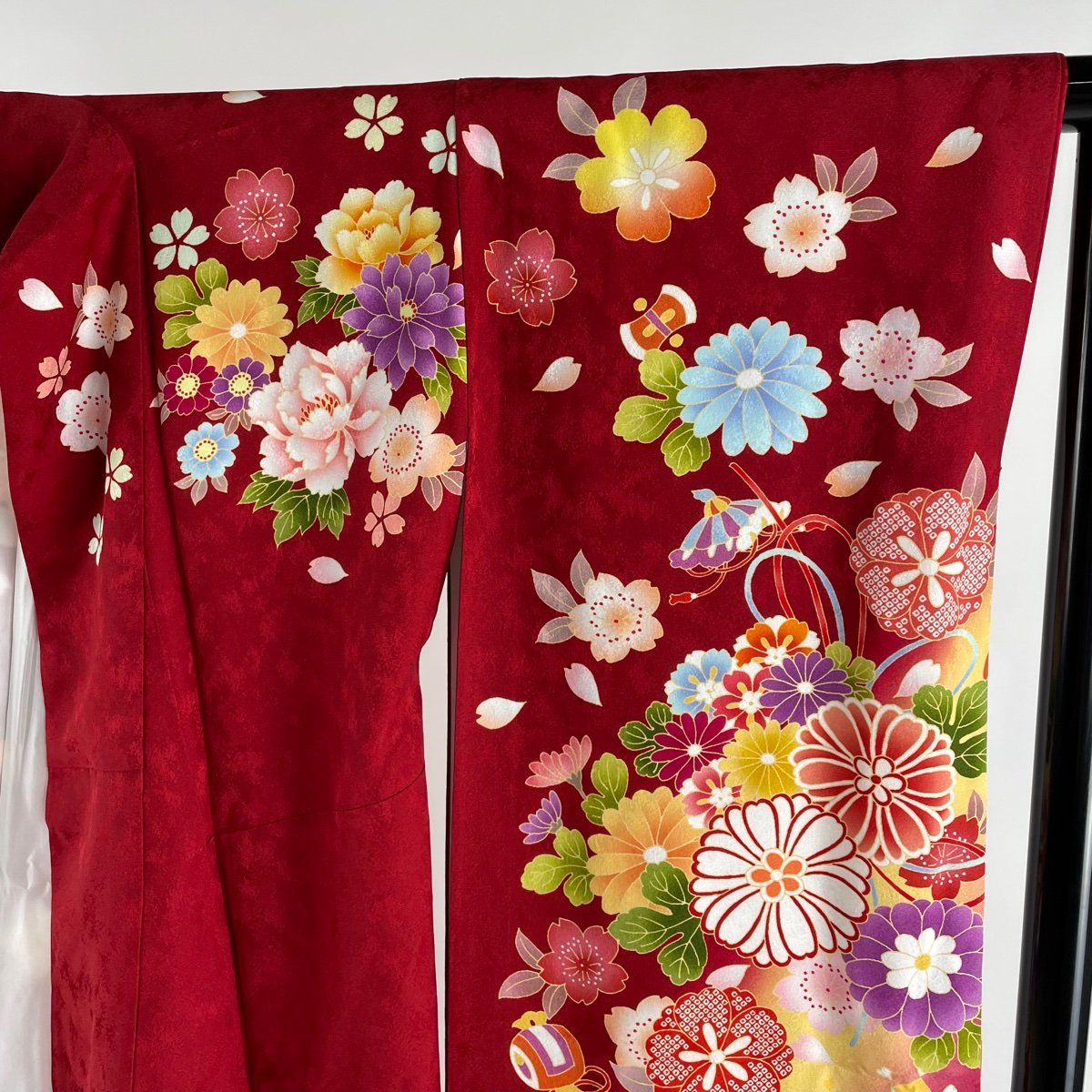 競ナビ】振袖 美品 名品 手毬 草花 金糸 ぼかし 赤 袷 身丈158.5cm 裄 