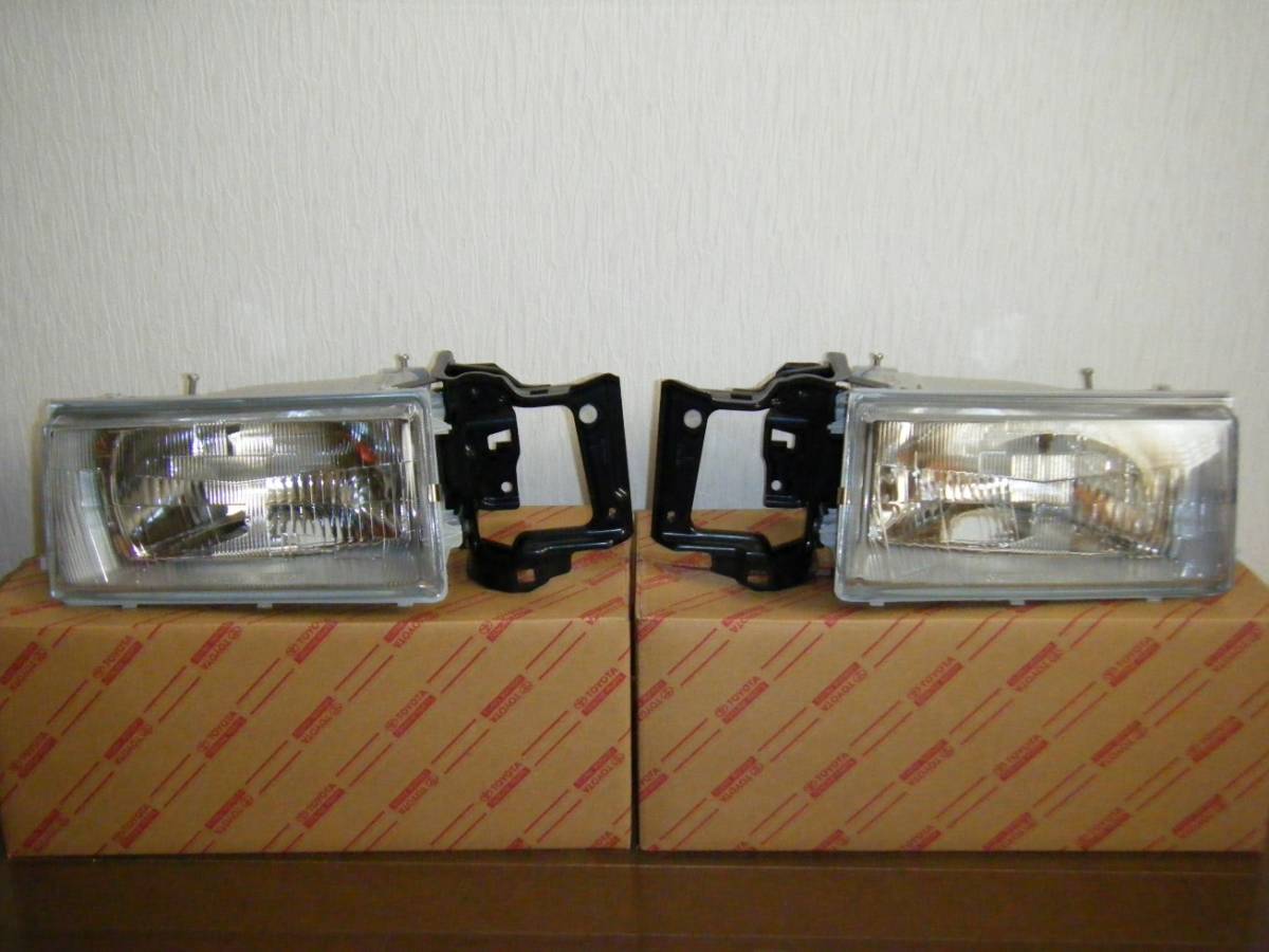 AE86 後期　レビン　純正新品　ヘッドライト AE86 後期 レビン ヘッドライト ユニット 左右セット 純正新品 AE86