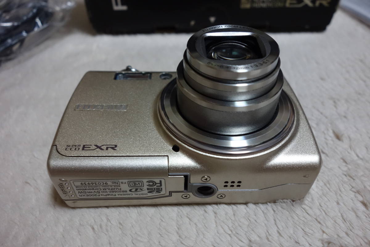 純正ケース付属 FinePix F200EXR 動作しました 高感度・高画質