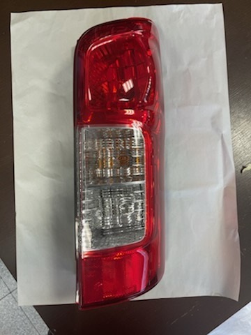 NV350 NV350キャラバン キャラバン 純正テールランプ 右側 中古品 美品 