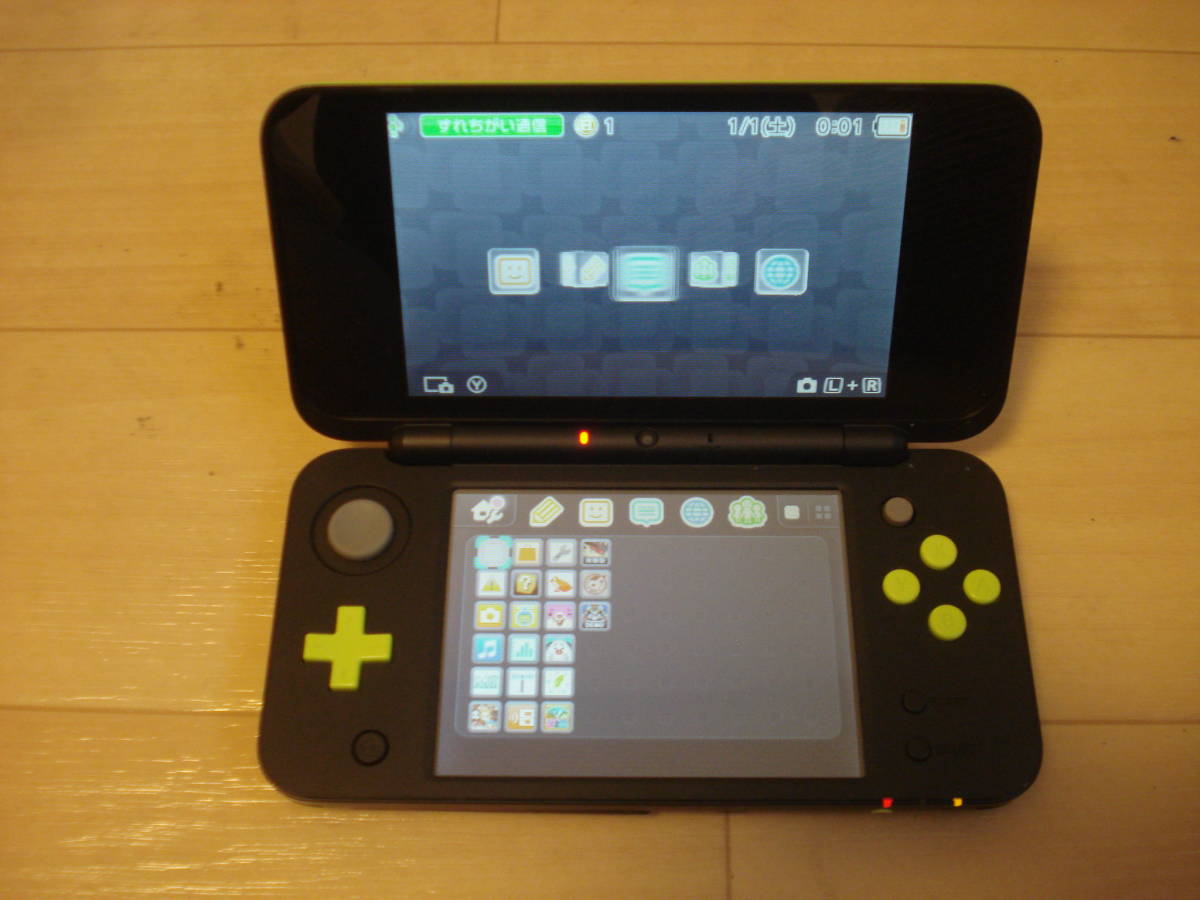 B★New ニンテンドー2DS LL ブラック×ライム 本体 ACアダプター付 完動良品 ★送料310円