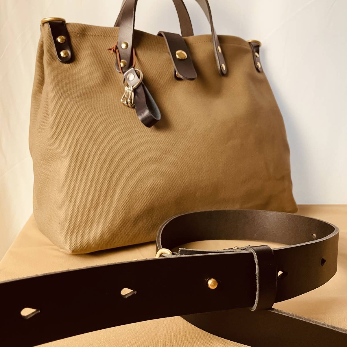 お買い得，豊富な 極厚4号帆布の頑強トートバッグ ミリタリーグリーン 極厚ヌメ革持ち手 斜め掛け ジャパンメイド 本革レザー ハンドメイド B3556(ショルダーバッグ)｜売買されたオークション情報、yahooの商 ショルダーバッグ