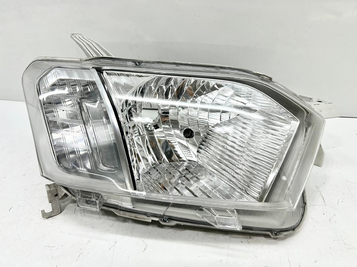 トヨタ プロボックス サクシード NSP160V NCP160V 純正 右 ハロゲン