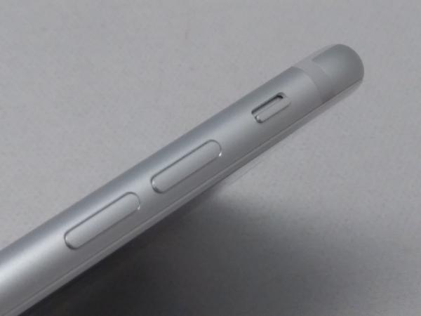 au 【SIMロック解除済】MNCF2J/A iPhone 7 32GB シルバー au au 32GB