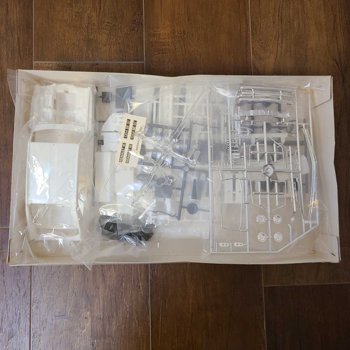 コレクター放出品35☆ 1965 ルノー 16 RENAULT 1/20スケール 