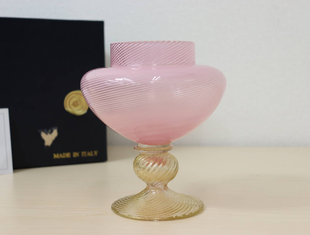 銀座 WAKO で購入 ピンク 系 ガラス花瓶 銀座 WAKO で購入 ピンク 系 ガラス花瓶