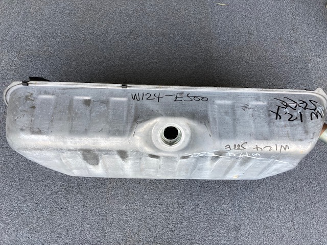 W124　500E　ガソリンタンク