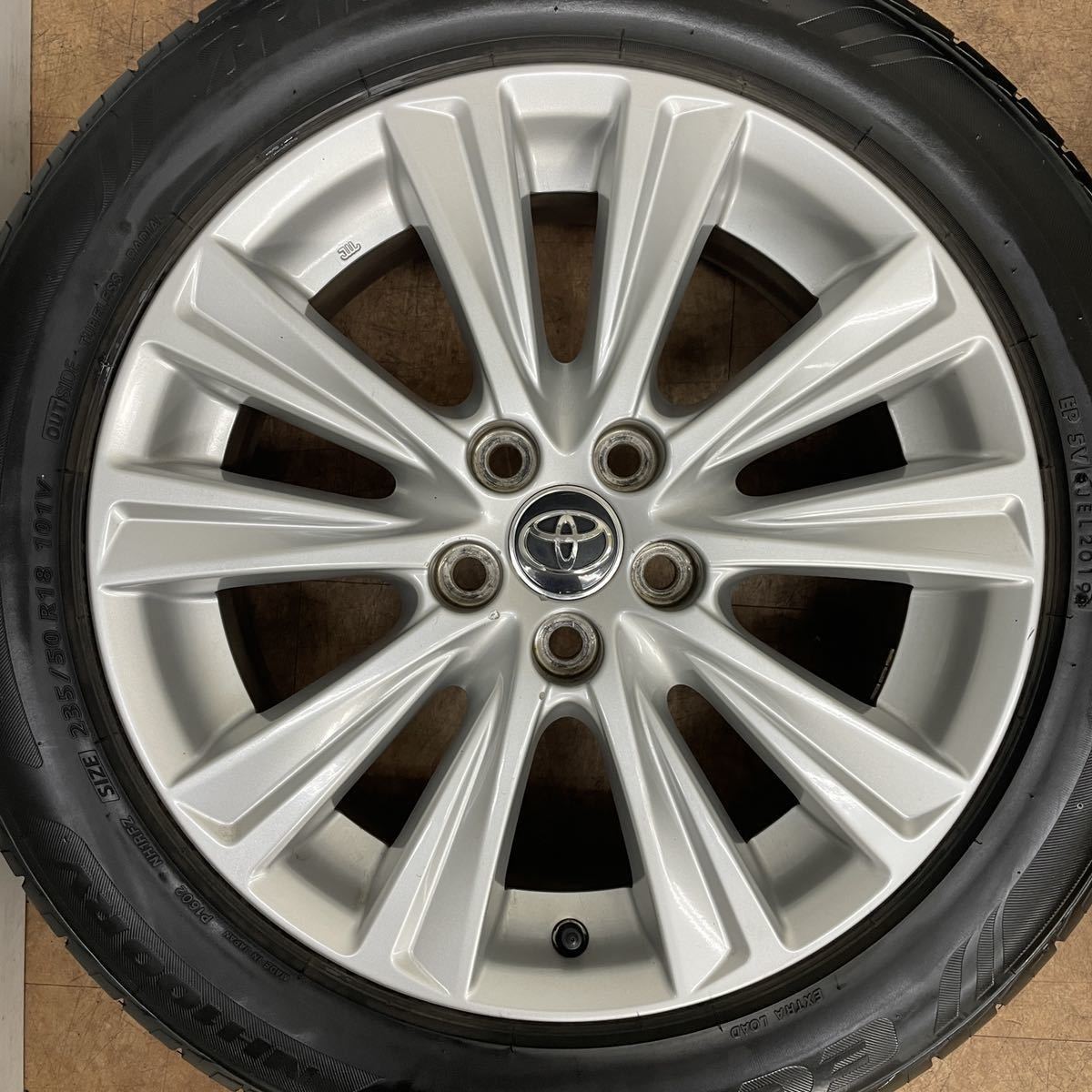 ENKEI製 特別仕様車 30アルファード ヴェルファイア 235⁄50r18