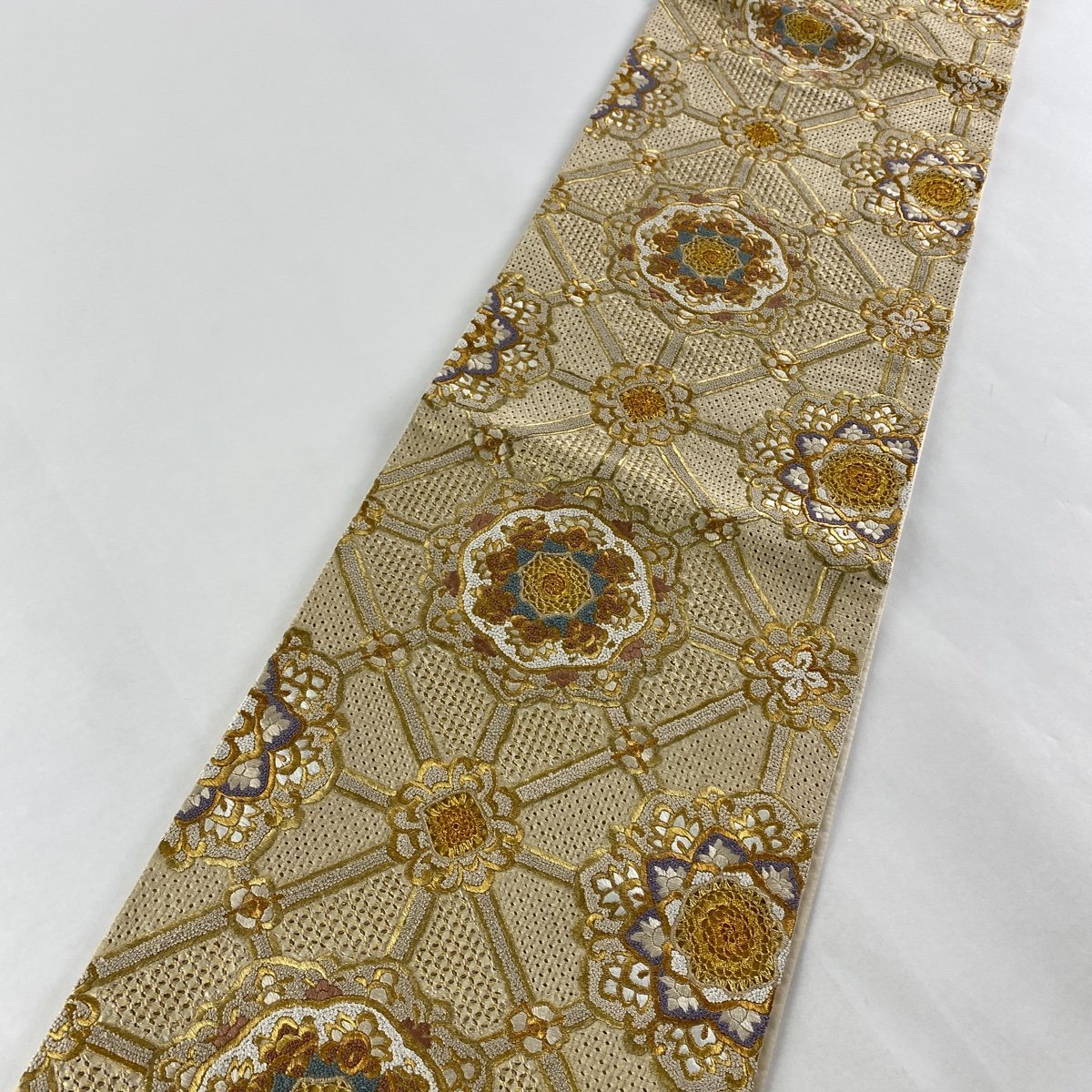 競ナビ】袋帯 美品 逸品 華文 花 金糸 刺繍 金色 六通 正絹 【中古】 袋帯