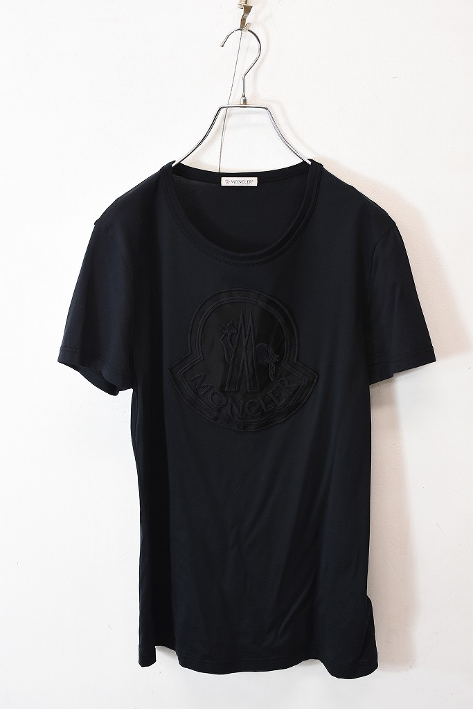 新品，格安 5302 近年モデル MONCLER モンクレール メンズ BIG ロゴ ワッペン 刺繍 半袖 カットソー Tシャツ ブラック モンクレールジャパン株(文字、ロゴ)｜売買されたオークション情報、yahooの商品情報を Lサイズ