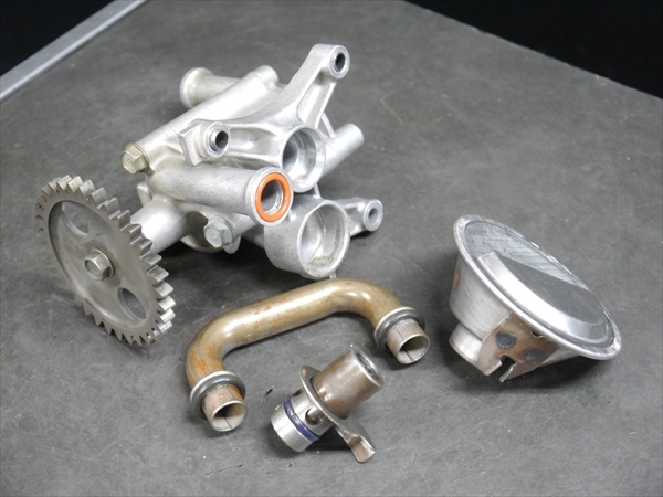 CBX400F CBX550F 純正 オイルポンプ CBX400F NC07 MA6より CBX550F 国内物 純正 オイルポンプと