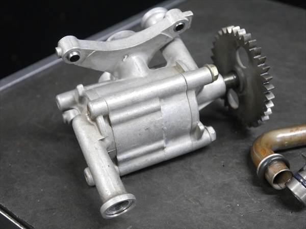 CBX400F NC07 MA6より CBX550F 国内物 純正 オイルポンプと