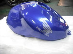 VTR1000F タンクのYahoo!オークション(旧ヤフオク!)の相場・価格を見る 