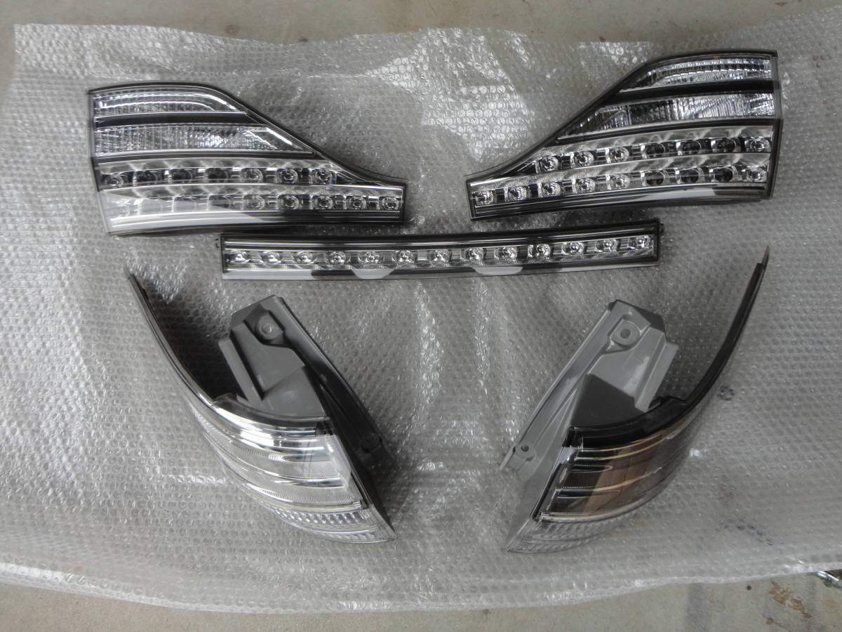 エスティマ　ＡＣＲ50Ｗ前期テールランプ一式　中古品