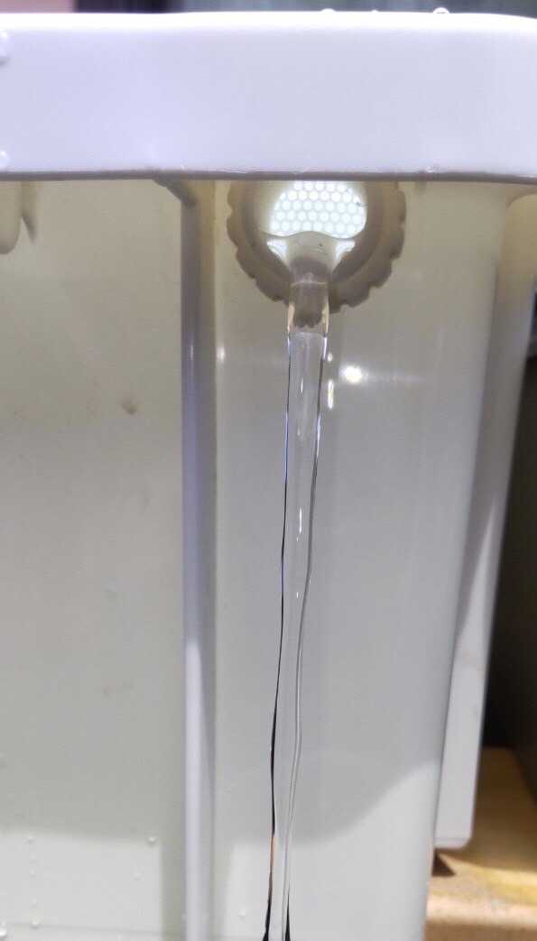 台風、夕立も安心！スマートバルブでオーバーフロー対策済み飼育容器NVボックス13L2個(ホワイト＋ホワイトベージュバルブ) 台風も夕立も秋雨も安心！スマートバルブでオーバーフロー対策済み飼育 新登場！オーバーフロー対策！大型水槽用スマートバルブv2(25Φ)2個の