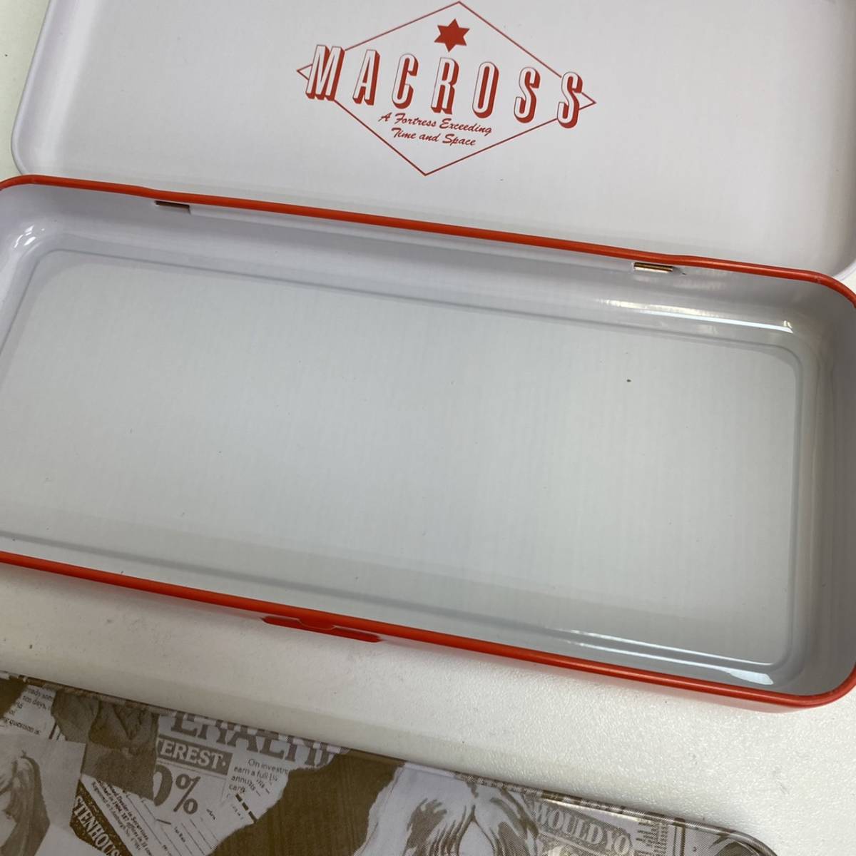 22B1012 マクロス MACROSS 超時空要塞 ペンケース 缶ペン カンペン