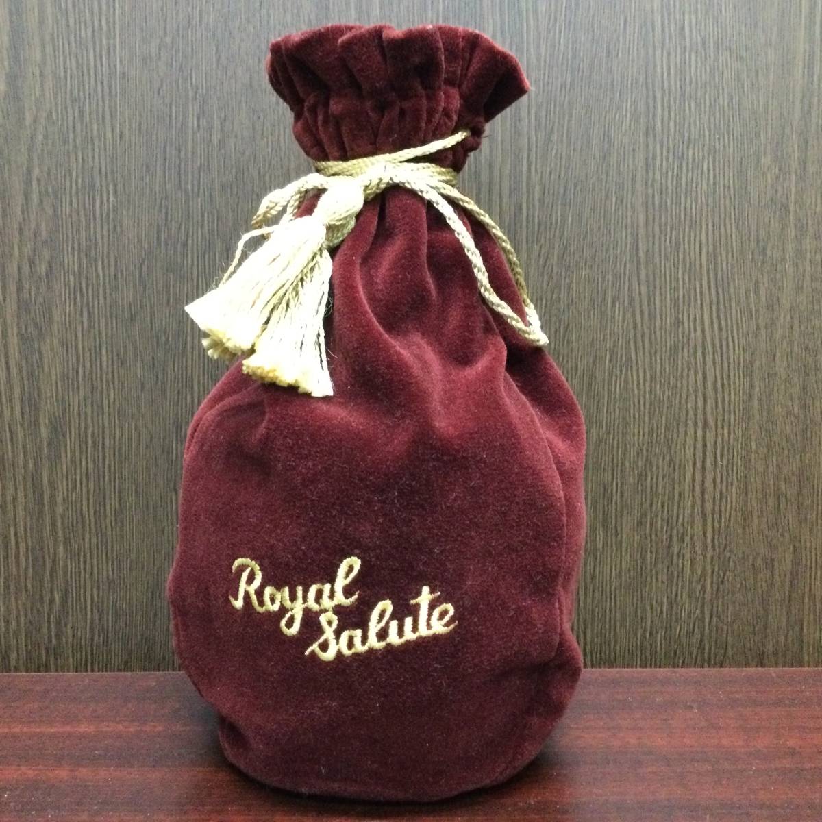21年 ロイヤルサルート 赤 陶器ボトル 700ml SALUTE 古酒 赤陶器 