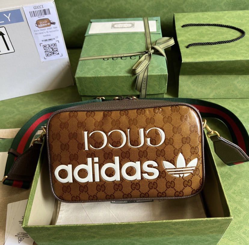 GUCCI x adidas ショルダーバッグ 702427UVSFT7268 Gucci 【公式通販】