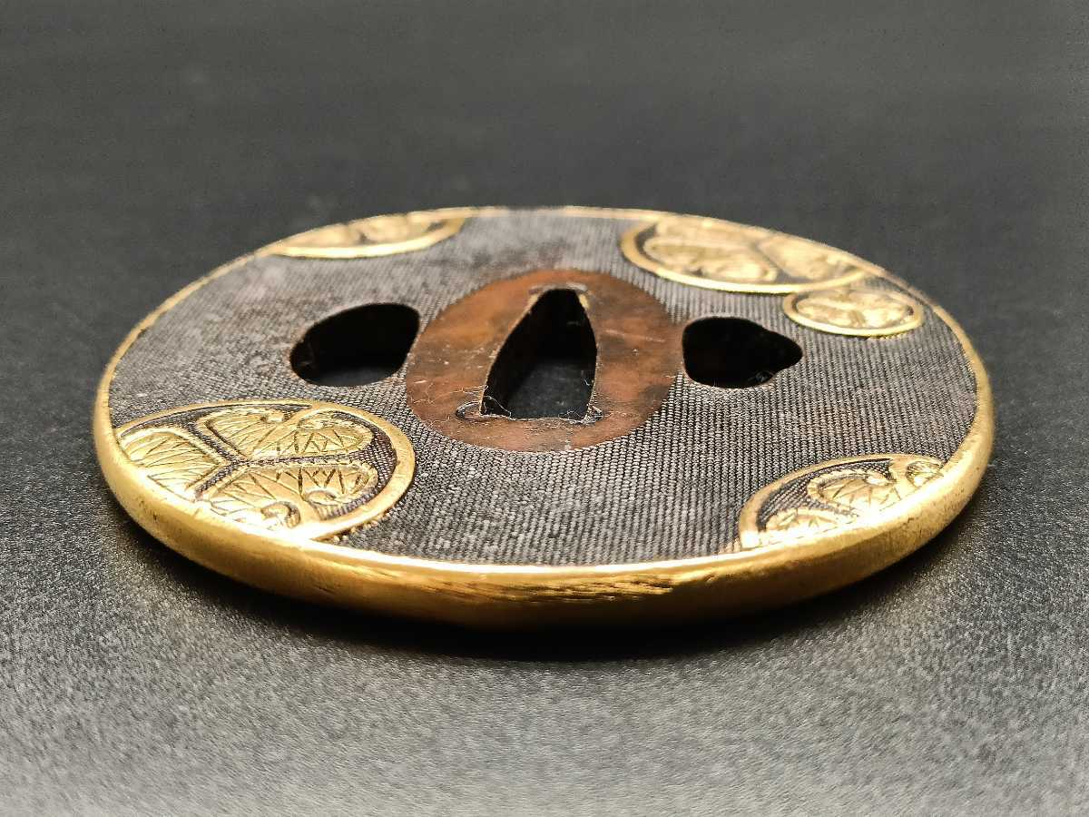 日本刀装具 刀鍔 徳川家紋図 三つ葉葵 銅地 細工 絵金銀 鍔 刀の鍔