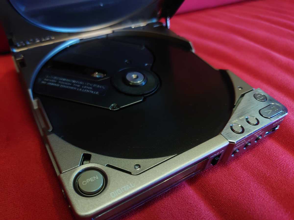 SONY】D-250 DISCMAN PORTABLE CD PLAYER ソニー ポータブル CD