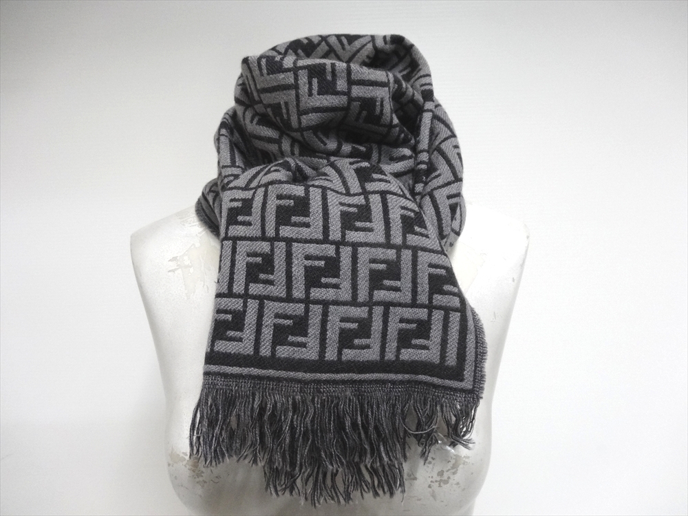 ☆新品同様☆FENDI ロゴ ウールマフラー ブラックｘグレー FENDI フェンディ マフラー ウール100％ ズッカ柄 ブラック×グレー