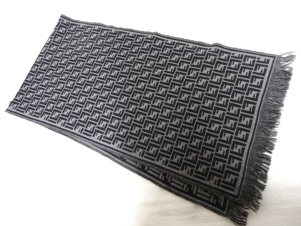 FENDI フェンディ マフラー ウール100％ ズッカ柄 ブラック×グレー