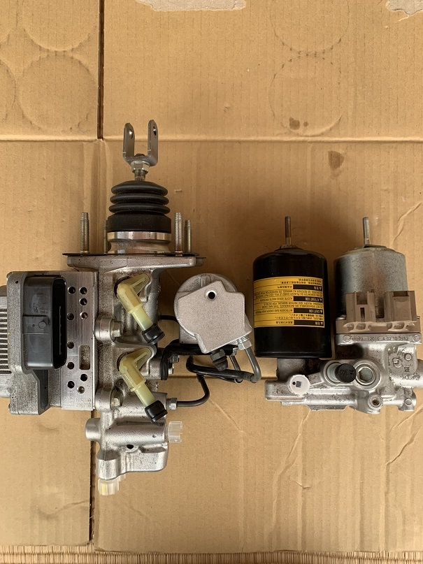 中古 【プリウスα ZVW41 ABSアクチュエーター ブレーキブースター