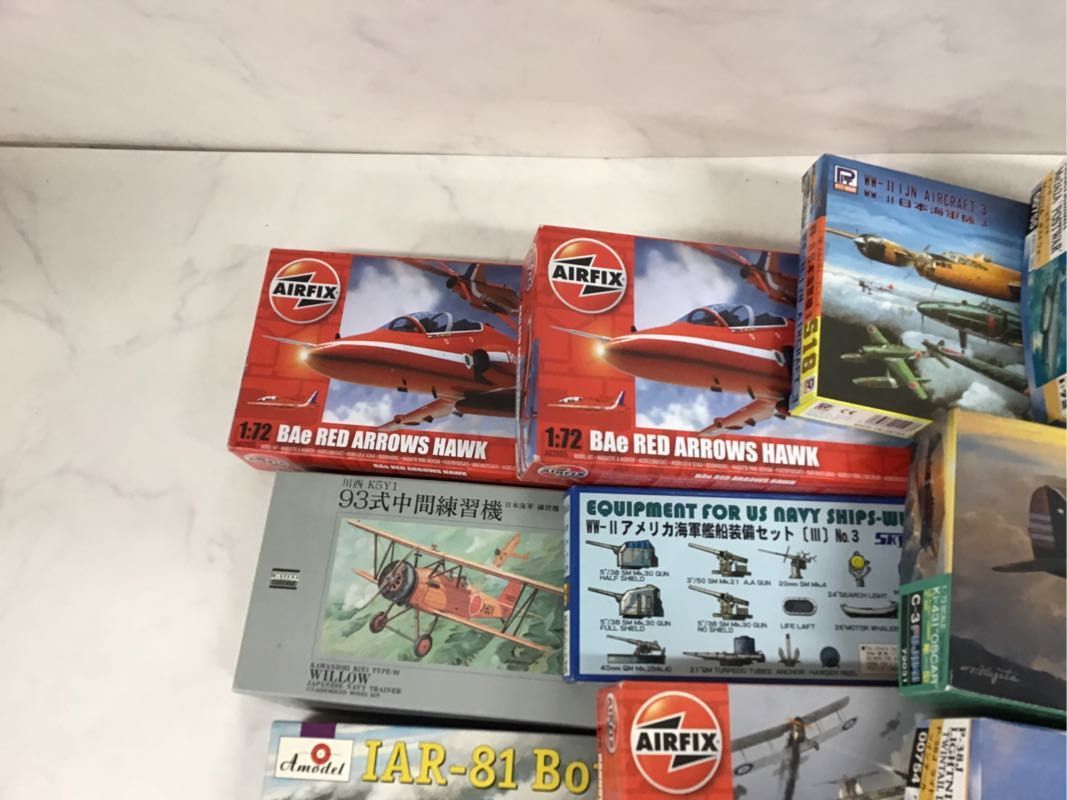 - 1円〜 Yahoo!オークション ミニチャンプス パール 0 1&frasl;43 フォルクスワーゲン1600 SAZAN 駅舎と跨線橋付きホーム＆2線ヤード 鉄道ジオラマ展示台 JDirectItems경매 1-421 手 HOゲージ 初期